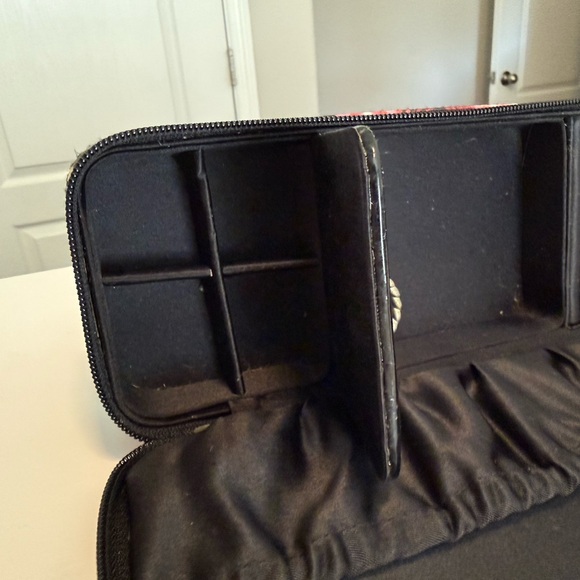 Brighton Floral Heart jewelry travel case in Black, Cream & Pink - Picture 8 of 9